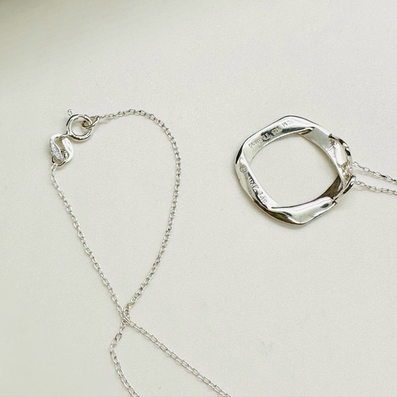 Vintage Silver Beautiful Dainty Pendant Necklace - Picture 10 of 16